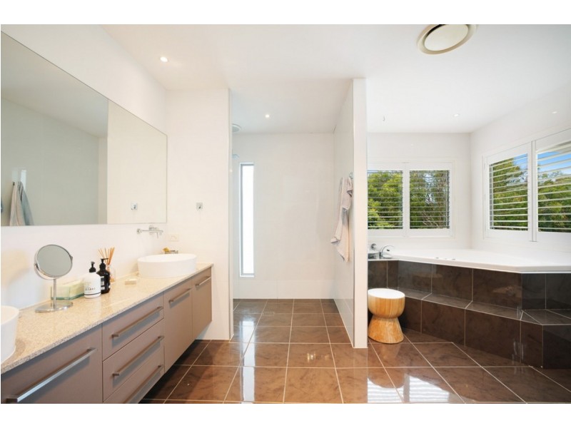 44 Lakelands Drive, Merrimac QLD 4226