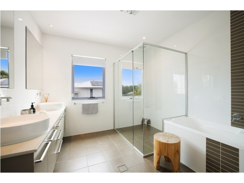 44 Lakelands Drive, Merrimac QLD 4226