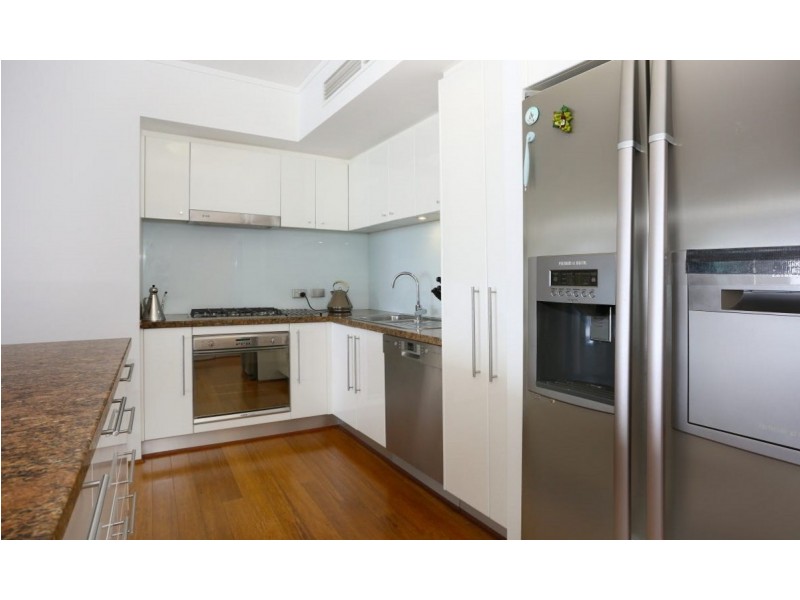 94/326 Marine Parade, Labrador QLD 4215