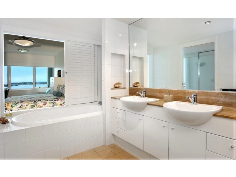 94/326 Marine Parade, Labrador QLD 4215