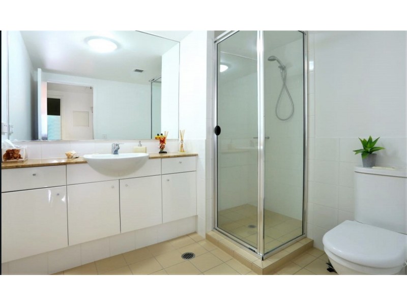 94/326 Marine Parade, Labrador QLD 4215