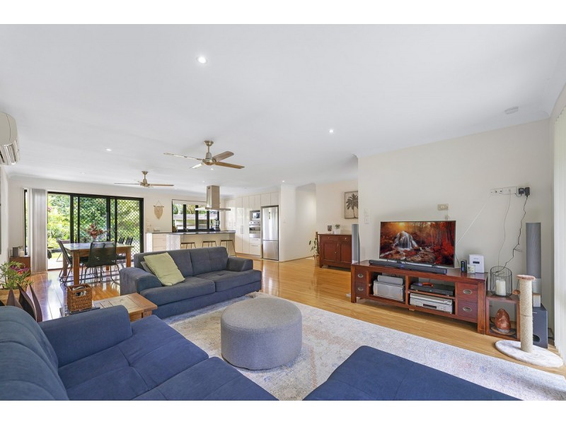 182 Tallebudgera Drive, Palm Beach QLD 4221