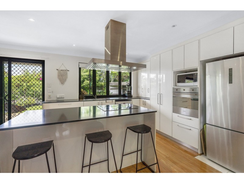 182 Tallebudgera Drive, Palm Beach QLD 4221