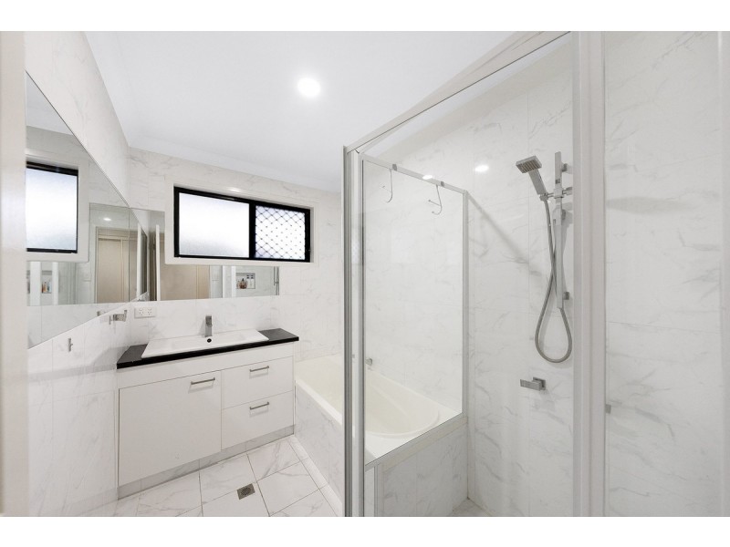 182 Tallebudgera Drive, Palm Beach QLD 4221