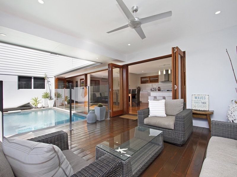 22 Petrel Avenue, Mermaid Beach QLD 4218