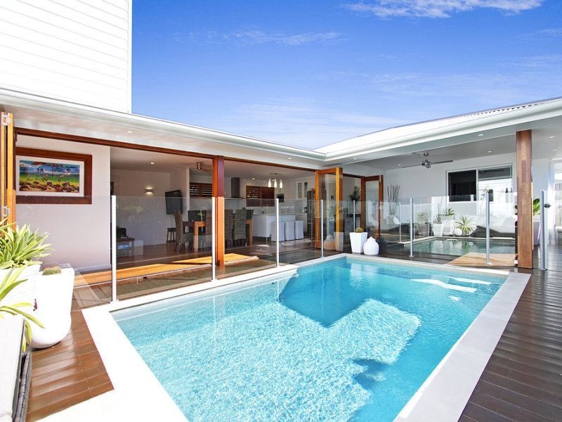 22 Petrel Avenue, Mermaid Beach QLD 4218