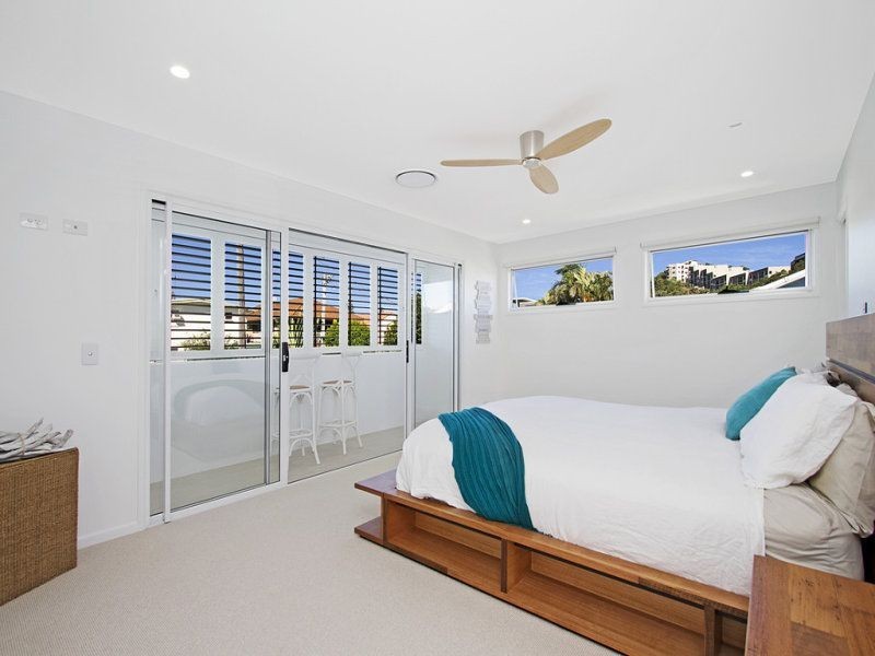 22 Petrel Avenue, Mermaid Beach QLD 4218