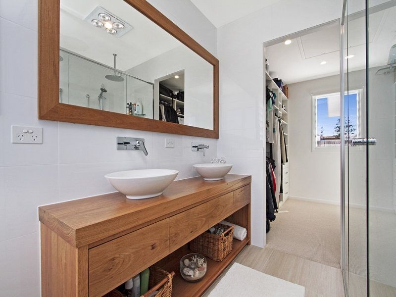 22 Petrel Avenue, Mermaid Beach QLD 4218