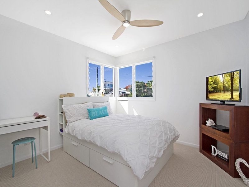 22 Petrel Avenue, Mermaid Beach QLD 4218