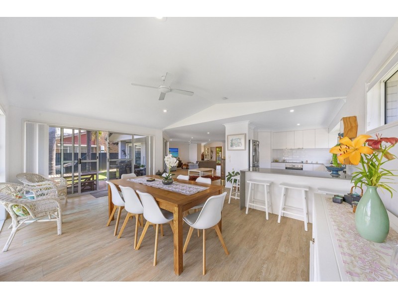 60 Auk Avenue, Burleigh Waters QLD 4220