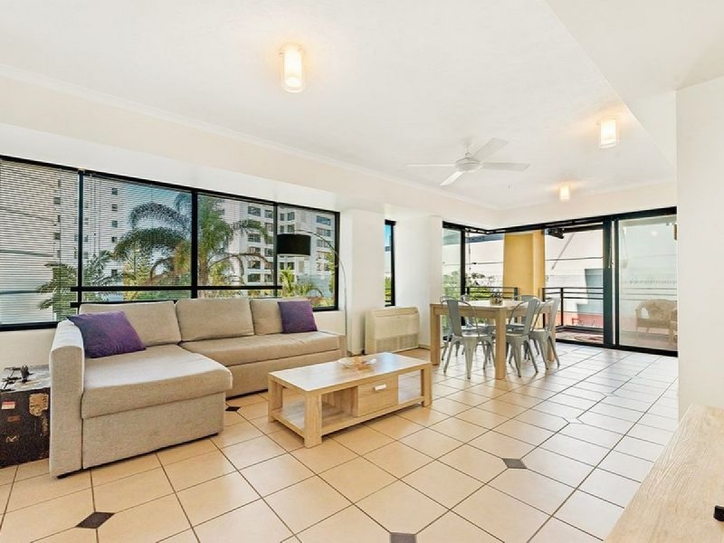6/10 Albert Avenue, Broadbeach QLD 4218