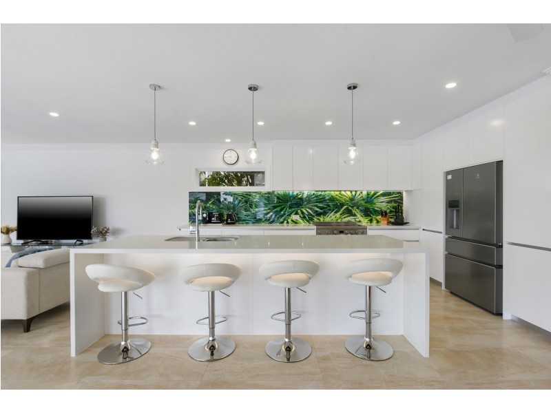 6 The Yardarm, Runaway Bay QLD 4216