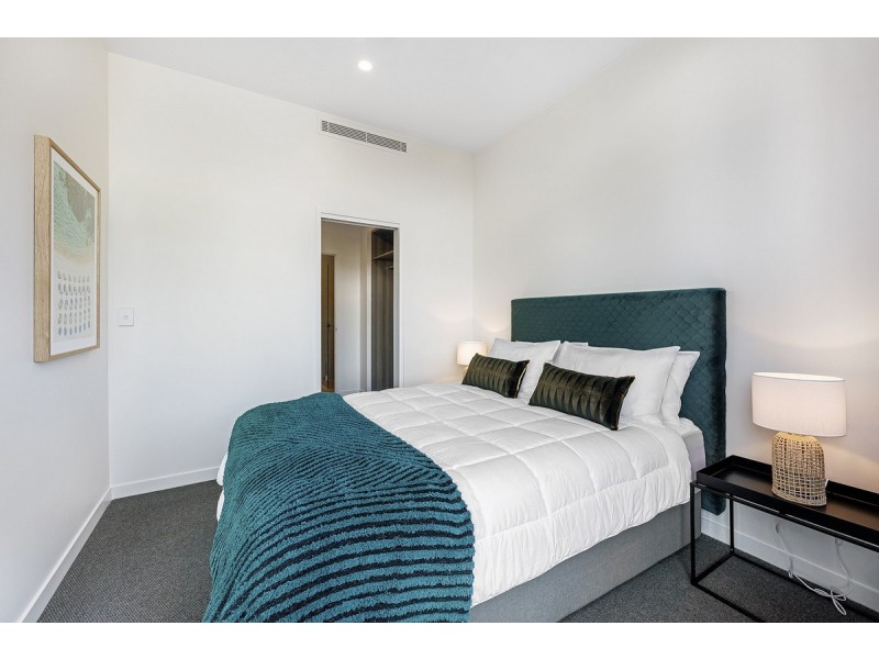 303/185 Old Burleigh Road, Broadbeach QLD 4218