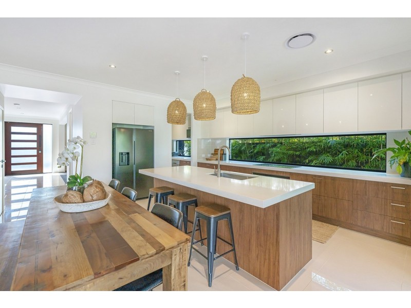 8 Monterey Court, Broadbeach Waters QLD 4218