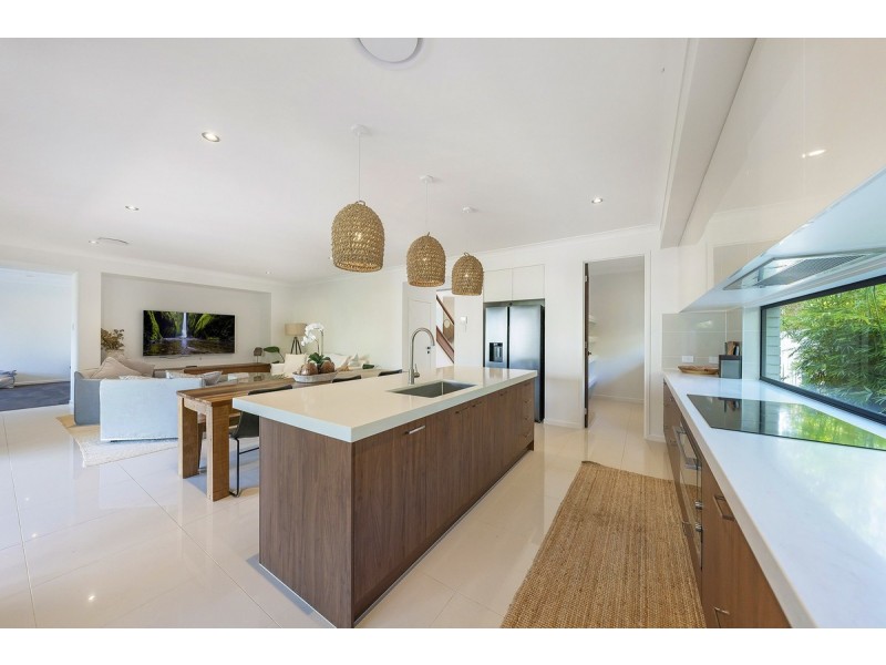 8 Monterey Court, Broadbeach Waters QLD 4218