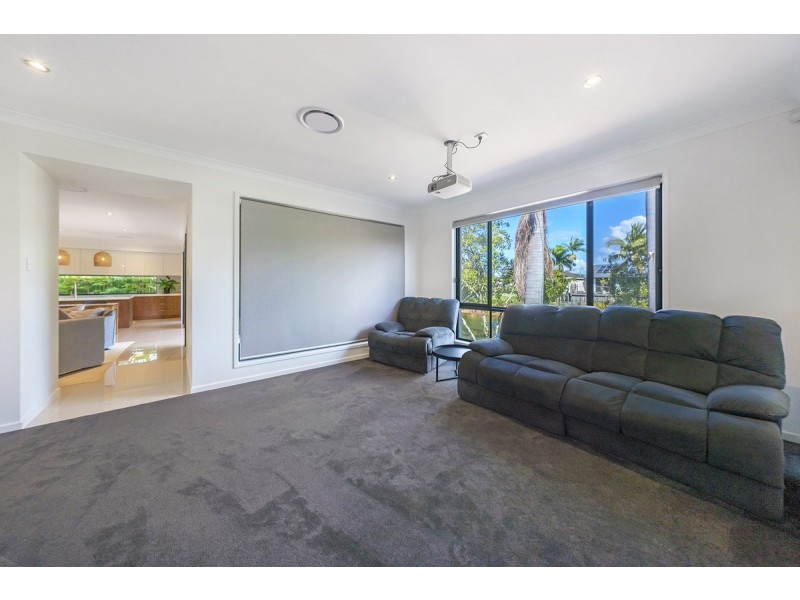 8 Monterey Court, Broadbeach Waters QLD 4218
