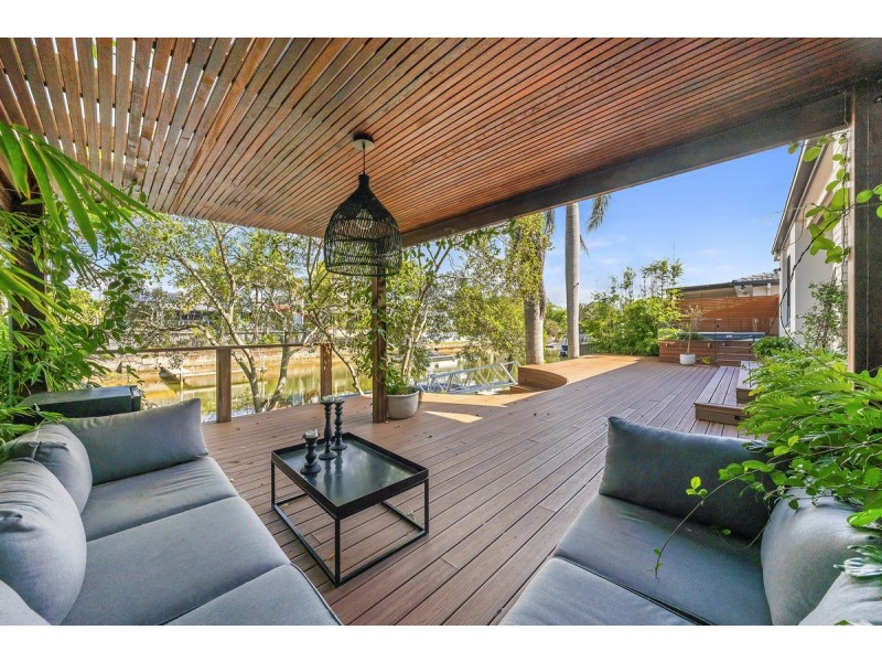 8 Monterey Court, Broadbeach Waters QLD 4218