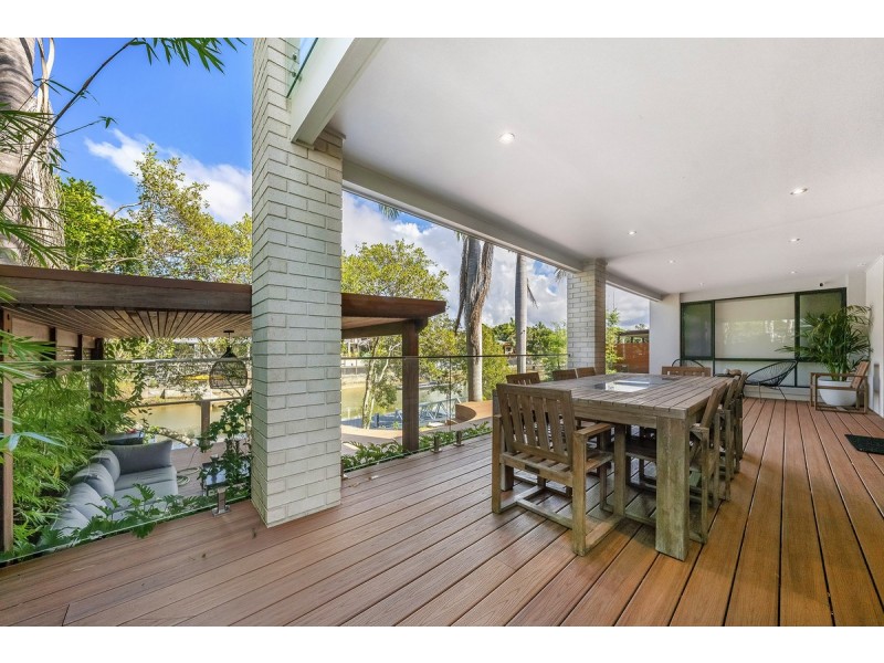 8 Monterey Court, Broadbeach Waters QLD 4218