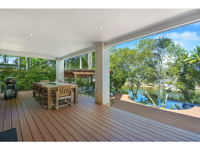 8 Monterey Court, Broadbeach Waters QLD 4218