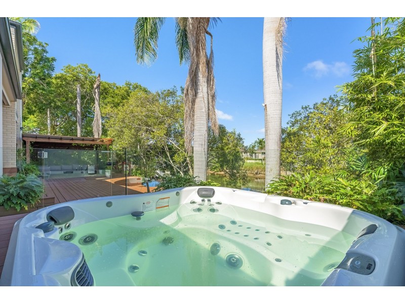 8 Monterey Court, Broadbeach Waters QLD 4218