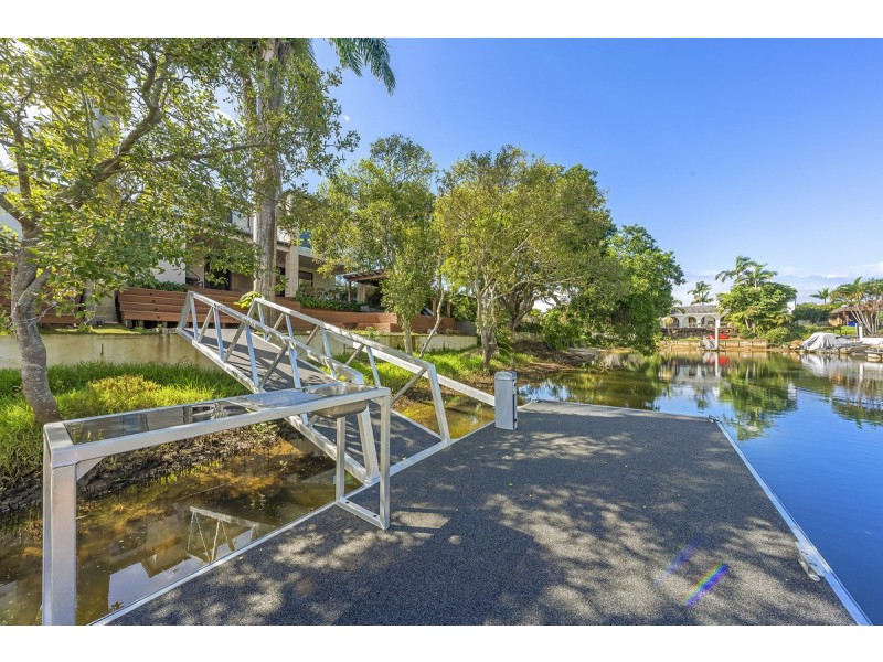 8 Monterey Court, Broadbeach Waters QLD 4218