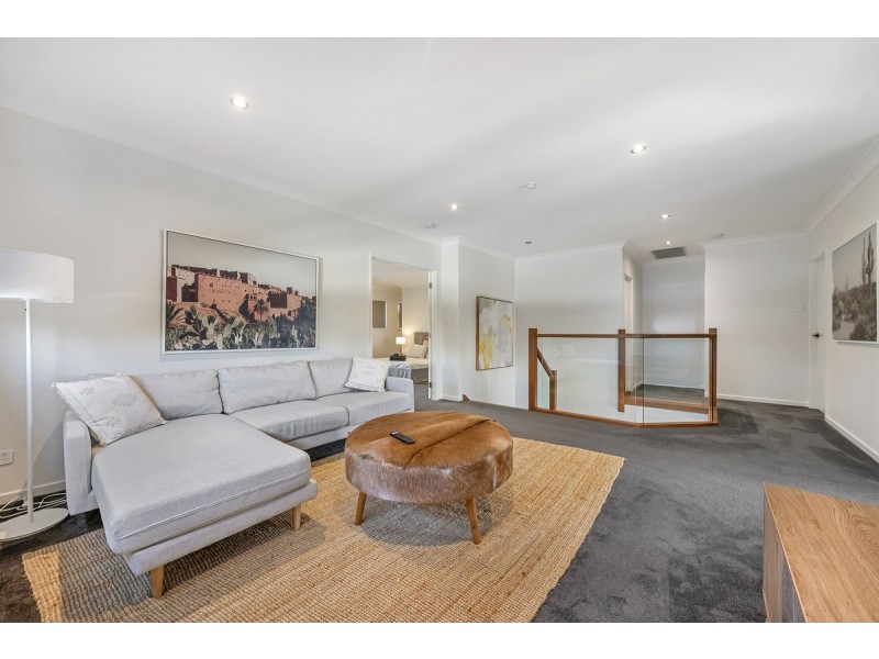8 Monterey Court, Broadbeach Waters QLD 4218