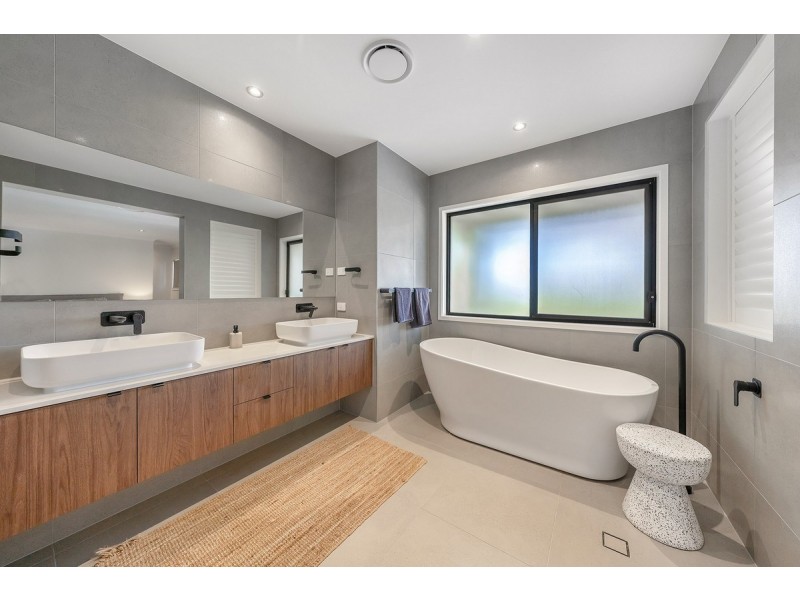 8 Monterey Court, Broadbeach Waters QLD 4218