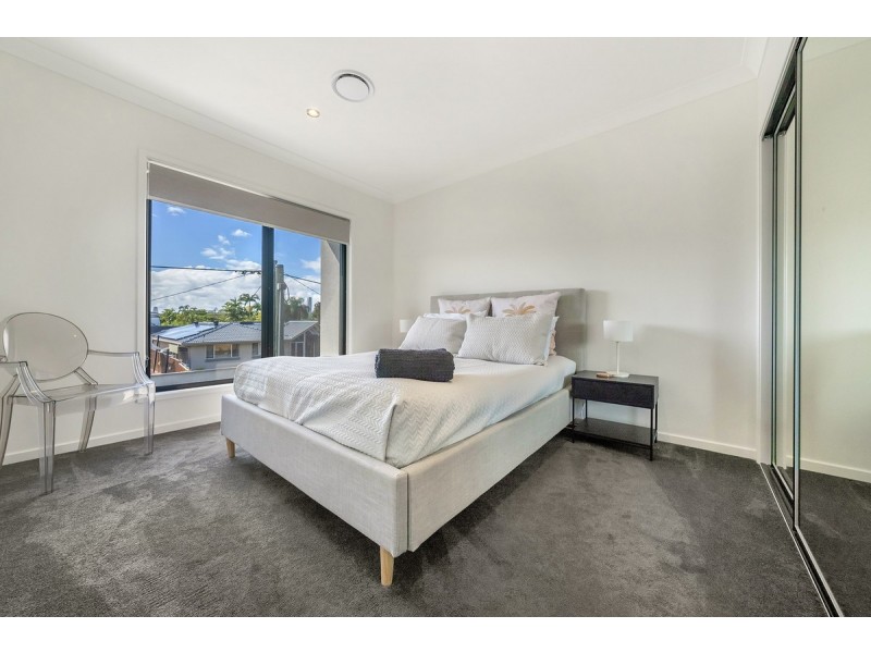 8 Monterey Court, Broadbeach Waters QLD 4218