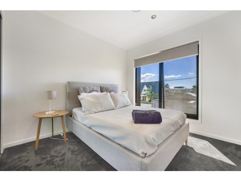 8 Monterey Court, Broadbeach Waters QLD 4218
