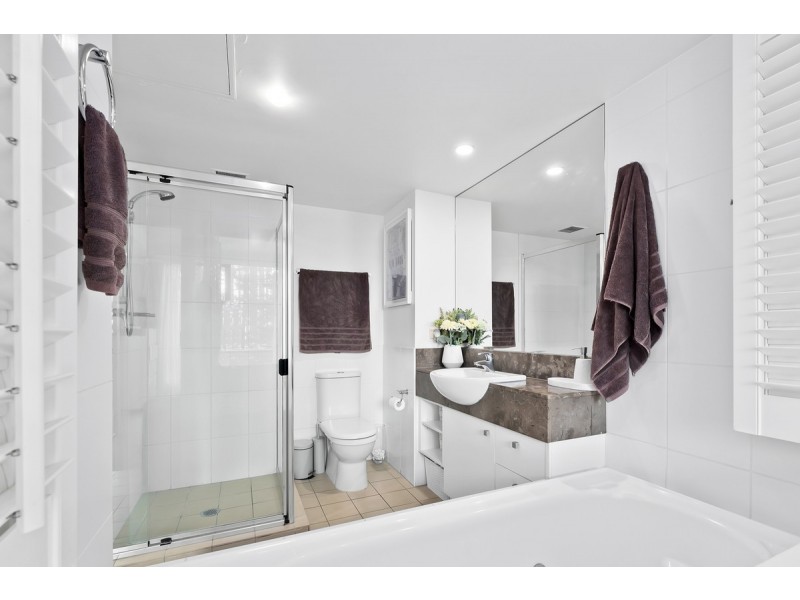 504/2685-2689 Gold Coast Highway, Broadbeach QLD 4218