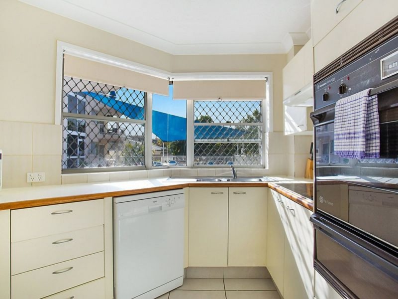 2/22-24 Jubilee Avenue, Broadbeach QLD 4218