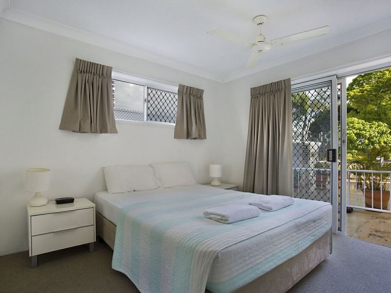 2/22-24 Jubilee Avenue, Broadbeach QLD 4218