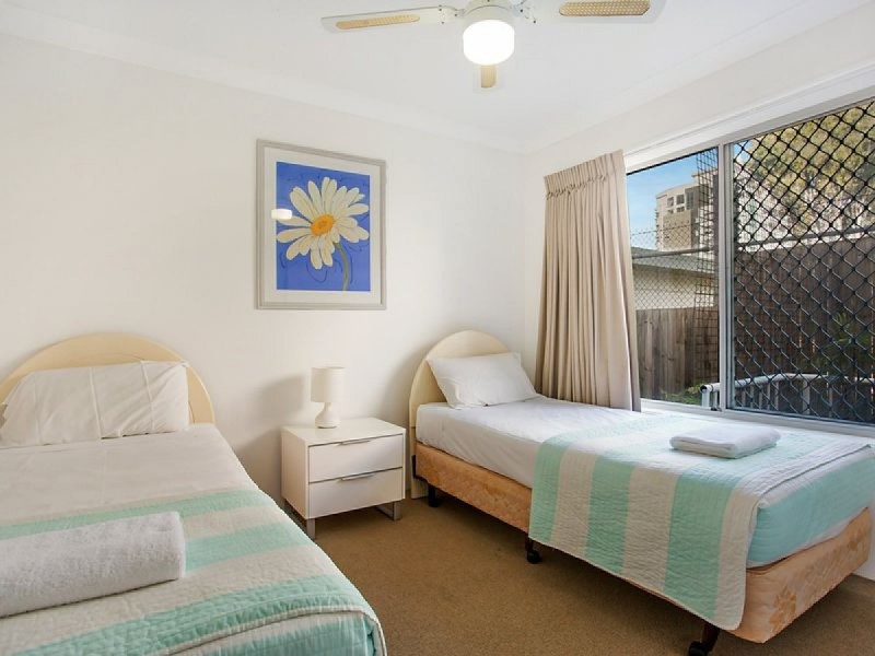 2/22-24 Jubilee Avenue, Broadbeach QLD 4218