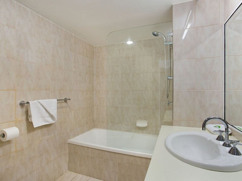 2/22-24 Jubilee Avenue, Broadbeach QLD 4218