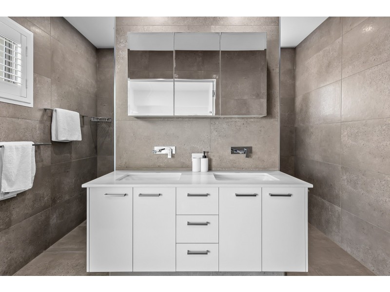 1/33 Avanti Street, Mermaid Waters QLD 4218