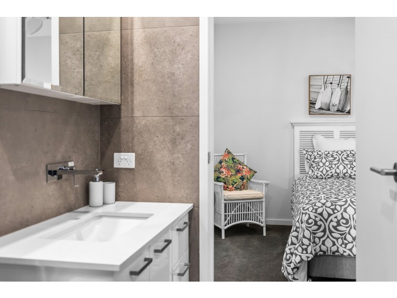 1/33 Avanti Street, Mermaid Waters QLD 4218