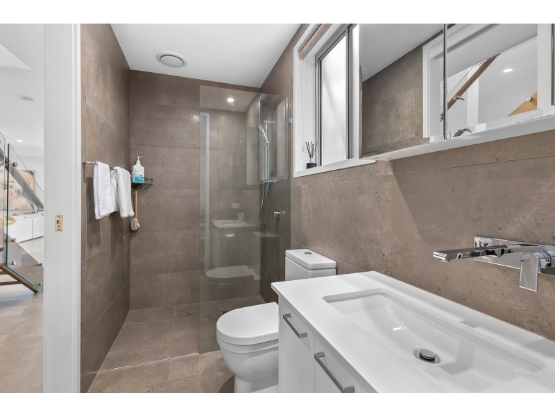 1/33 Avanti Street, Mermaid Waters QLD 4218