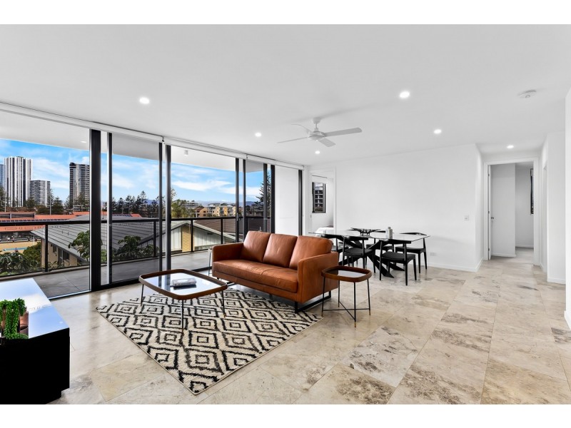 305/95 Old Burleigh Road, Broadbeach QLD 4218