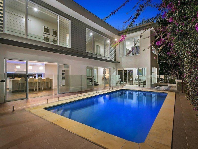 51 Amalfi Drive, Isle Of Capri QLD 4217