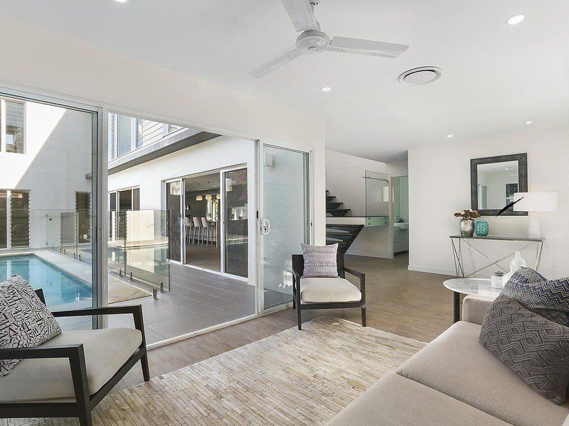 51 Amalfi Drive, Isle Of Capri QLD 4217