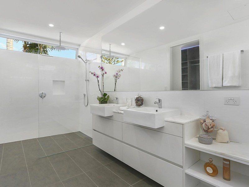 51 Amalfi Drive, Isle Of Capri QLD 4217