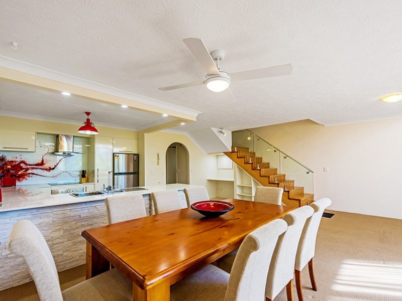 11/8 Queensland Avenue, Broadbeach QLD 4218