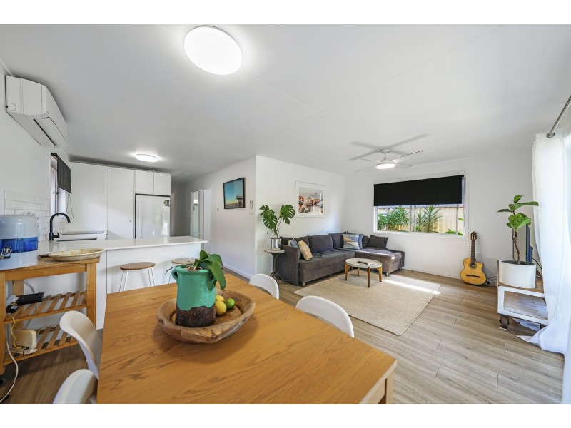 16 Chainey Avenue, Miami QLD 4220