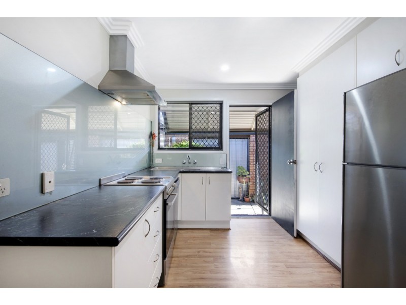 1/127 Sunshine Boulevard, Mermaid Waters QLD 4218