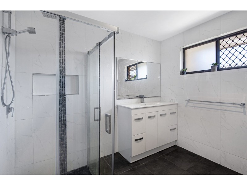 1/127 Sunshine Boulevard, Mermaid Waters QLD 4218