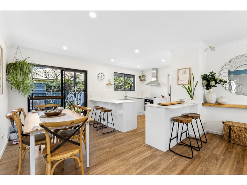 3 Himalaya Street, Mermaid Waters QLD 4218