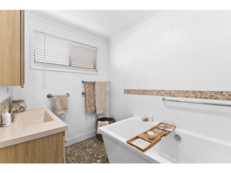 3 Himalaya Street, Mermaid Waters QLD 4218