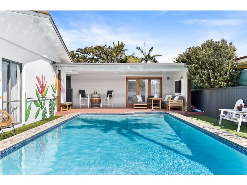 3 Himalaya Street, Mermaid Waters QLD 4218