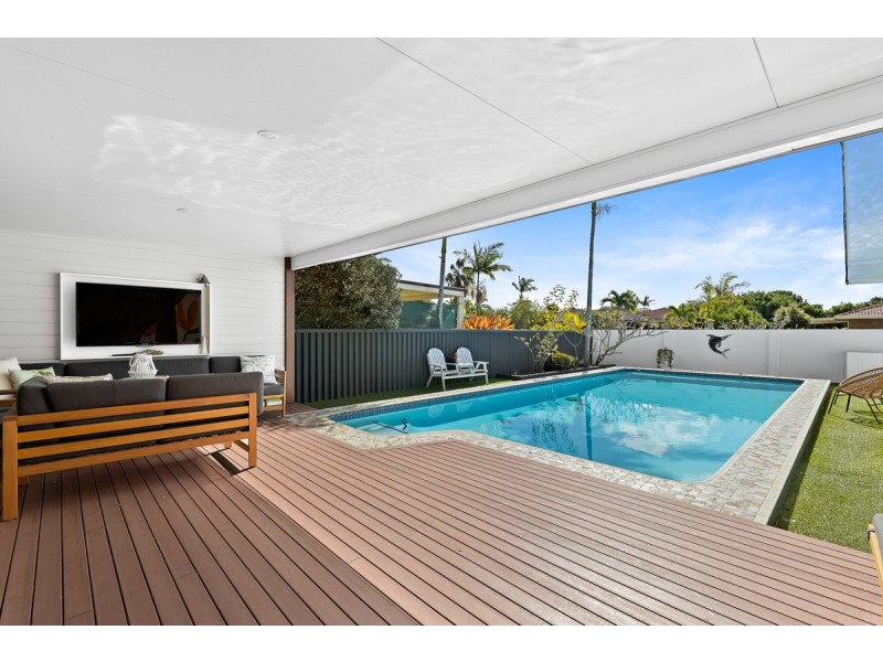 3 Himalaya Street, Mermaid Waters QLD 4218