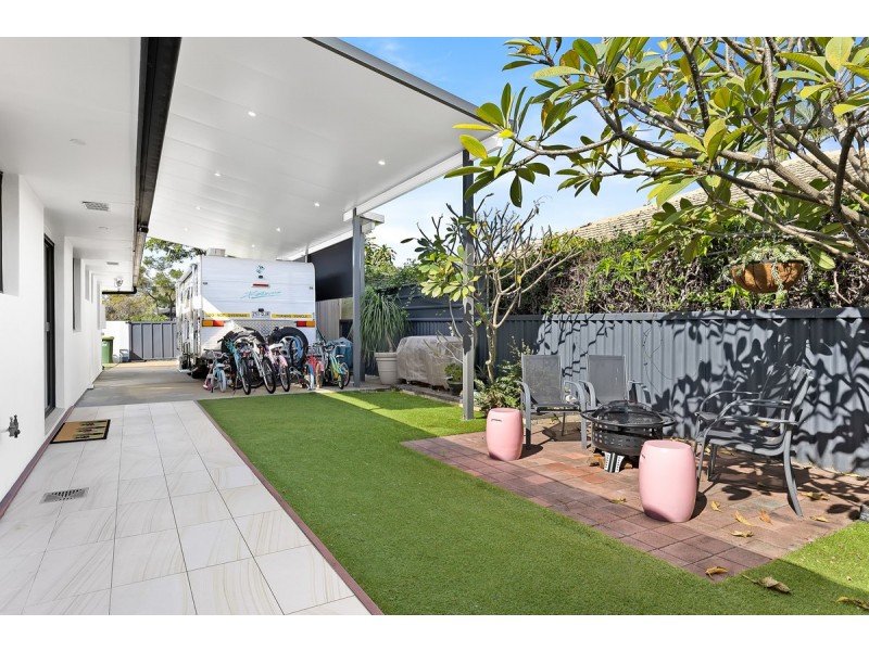 3 Himalaya Street, Mermaid Waters QLD 4218